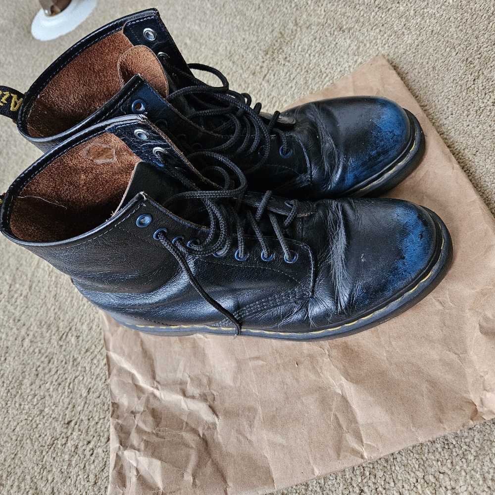 Dr. Martens Unisex Airwair Leather Lace Up Boots - Picture 6 of 10